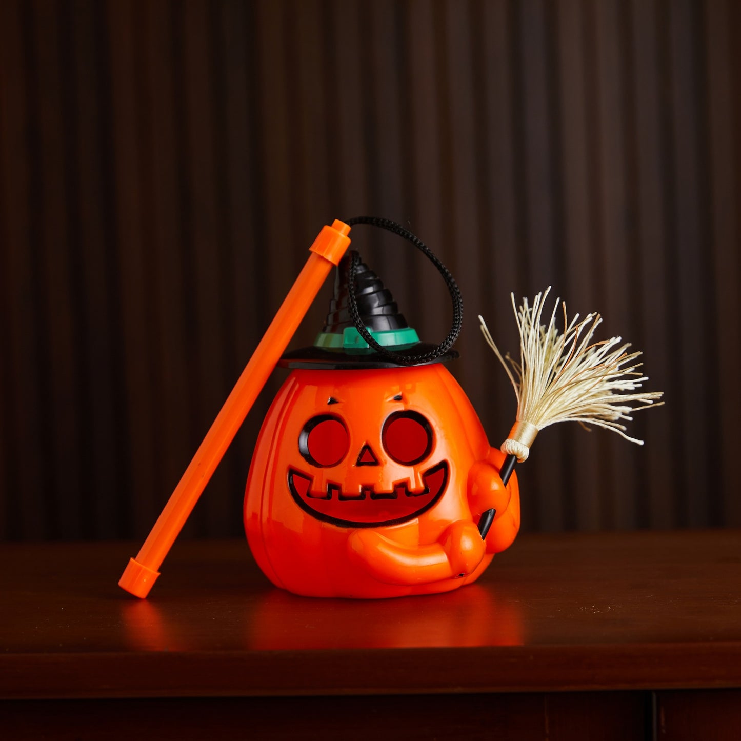 Halloween Handheld Pumpkin Lantern, Ghost Festival Party Decoration, Broom Prop, Children's Toy, Glow-in-the-Dark Pumpkin Lantern