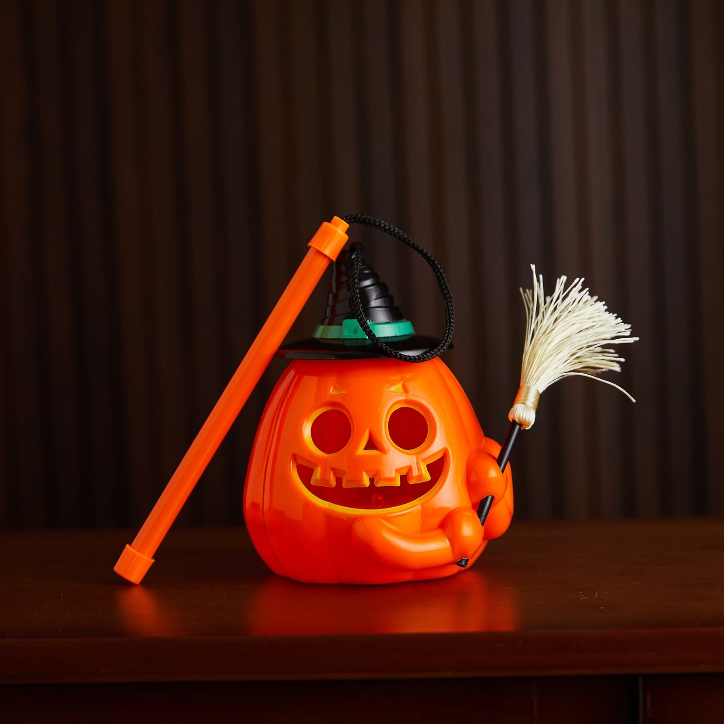 Halloween Handheld Pumpkin Lantern, Ghost Festival Party Decoration, Broom Prop, Children's Toy, Glow-in-the-Dark Pumpkin Lantern