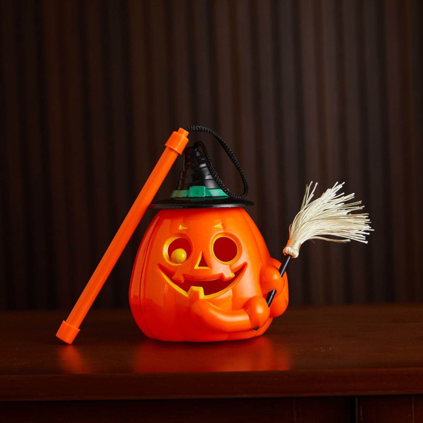 Halloween Handheld Pumpkin Lantern, Ghost Festival Party Decoration, Broom Prop, Children's Toy, Glow-in-the-Dark Pumpkin Lantern
