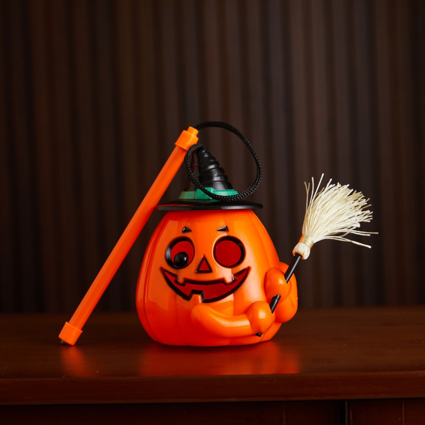 Halloween Handheld Pumpkin Lantern, Ghost Festival Party Decoration, Broom Prop, Children's Toy, Glow-in-the-Dark Pumpkin Lantern
