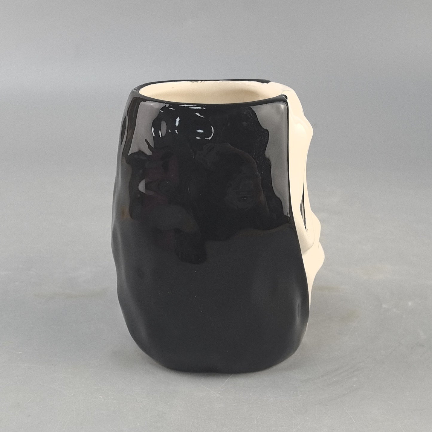 Halloween Atmosphere Funny Ghost Face Ceramic Cup Desk Decoration, Fun Ghost Face Halloween Decor Prop